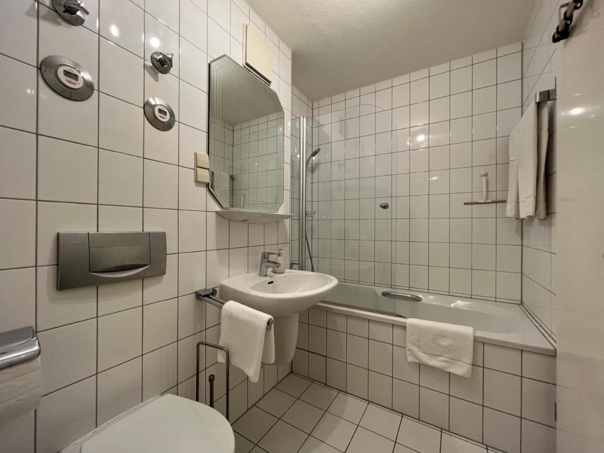 Maisonette Penthouse Fuer 8 Personen By Rabe - Free Netflix & Kostenloser Parkplatz & Grosse Terrasse Karlsruhe Esterno foto
